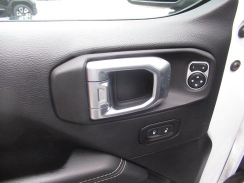 Used 2021 Jeep Wrangler Unlimited Sahara w/ Uconnect 4C Nav & Sound Group image 21