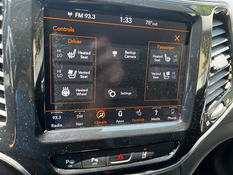 Used 2019 Jeep Cherokee Limited w/ Luxury Group AWD/4WD image 35