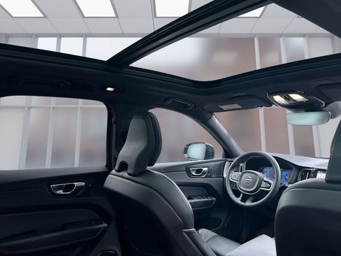 Used 2022 Volvo XC60 T8 R-Design image 16