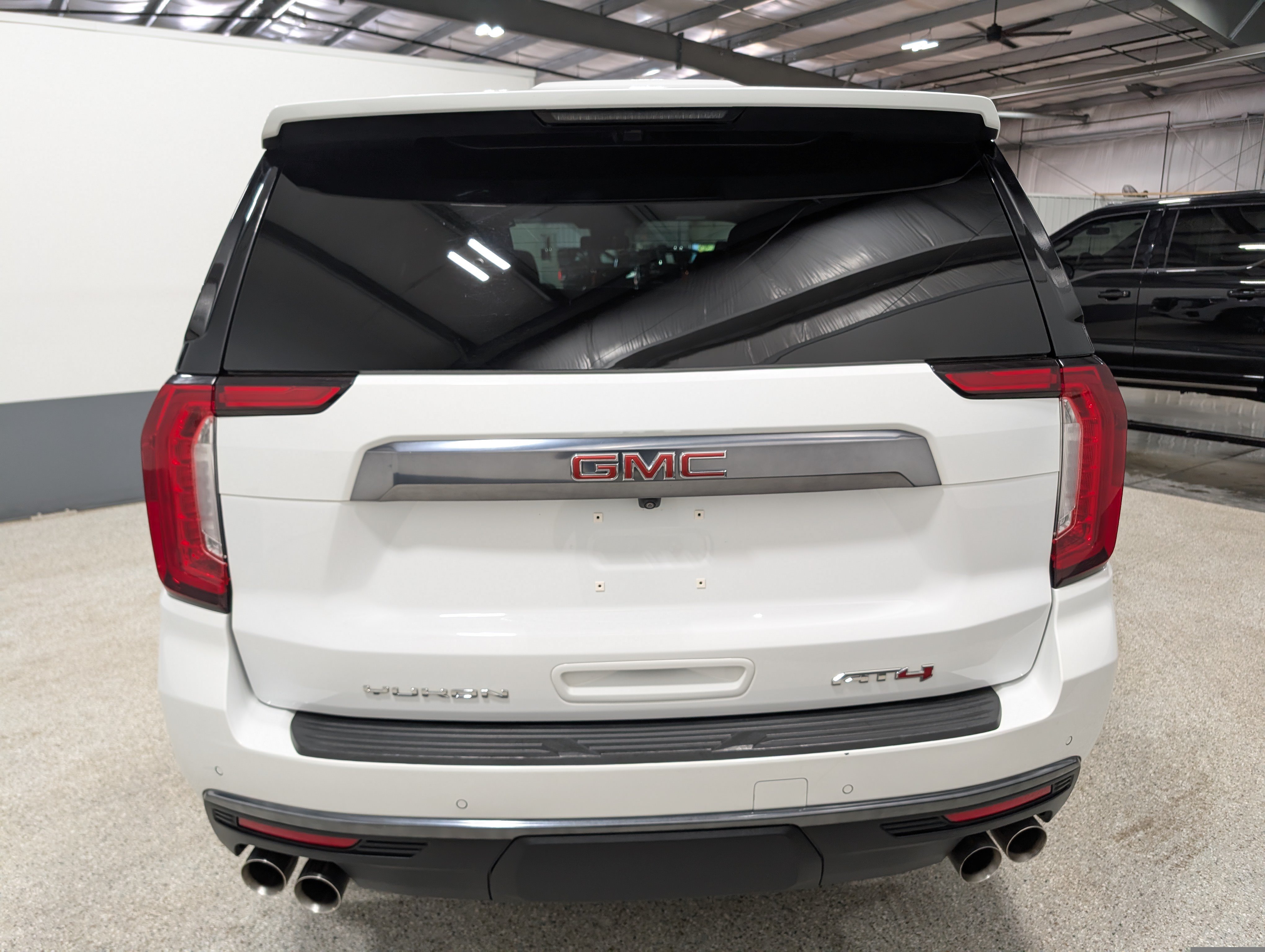 Used 2024 GMC Yukon AT4 w/ Technology Package AWD/4WD image 4