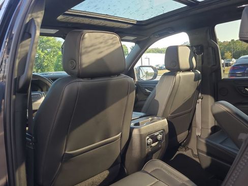 Used 2023 GMC Yukon Denali RWD image 12