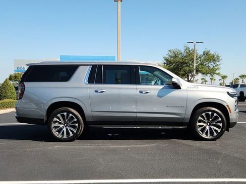 Used 2025 Chevrolet Suburban High Country image 10