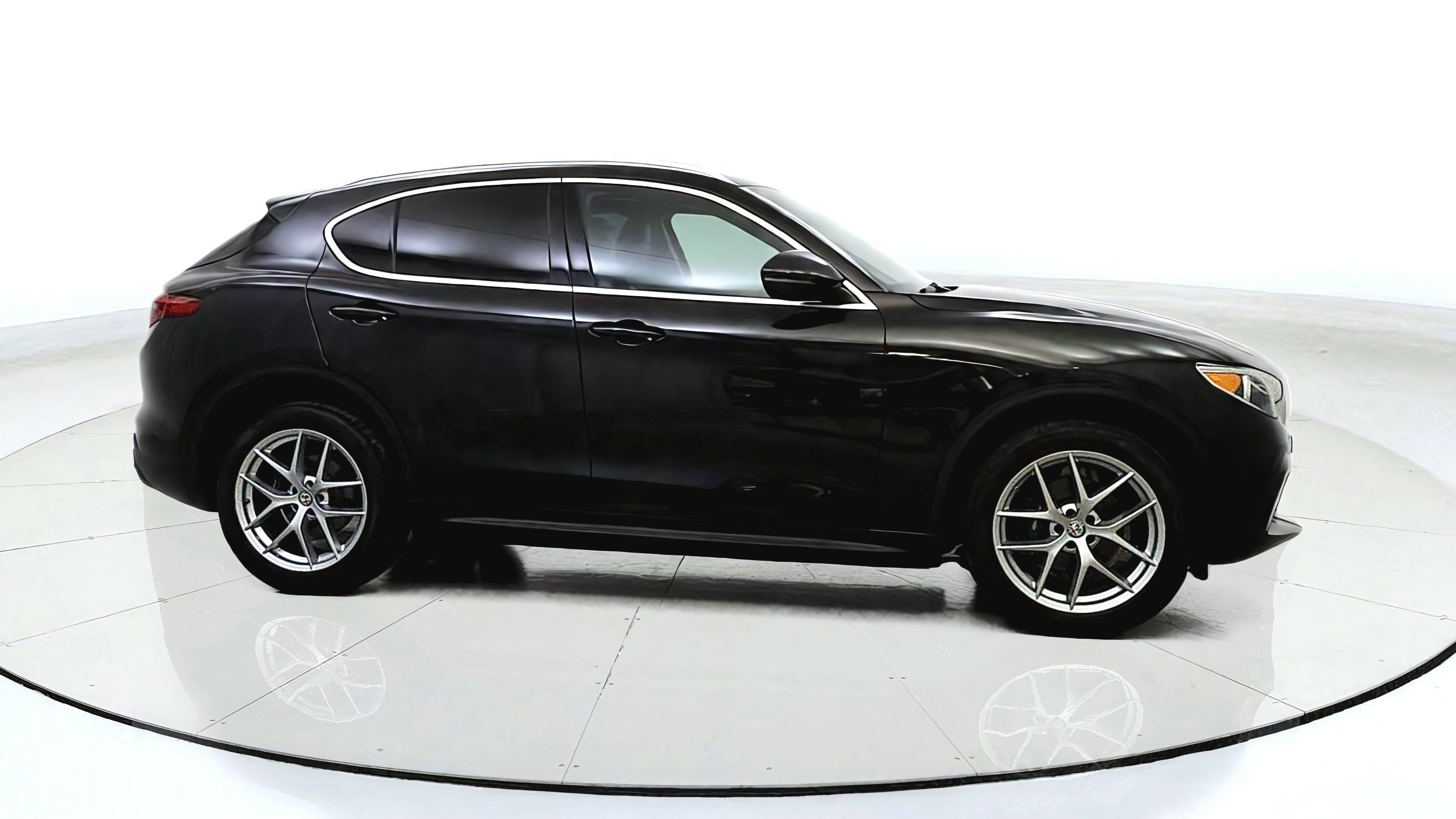 Used 2018 Alfa Romeo Stelvio Ti AWD/4WD image 8