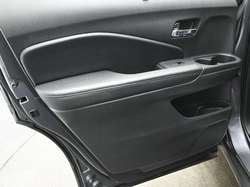 Used 2020 Honda Pilot Touring image 14