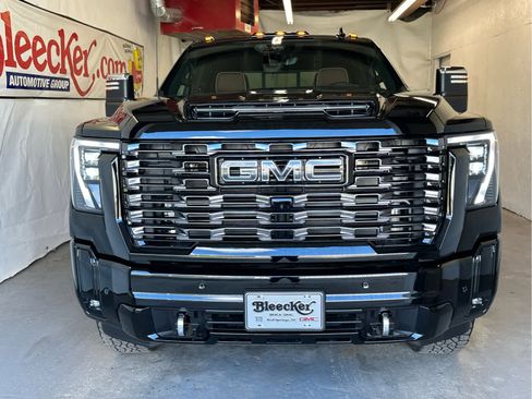 New 2025 GMC Sierra 2500 Denali Ultimate image 3