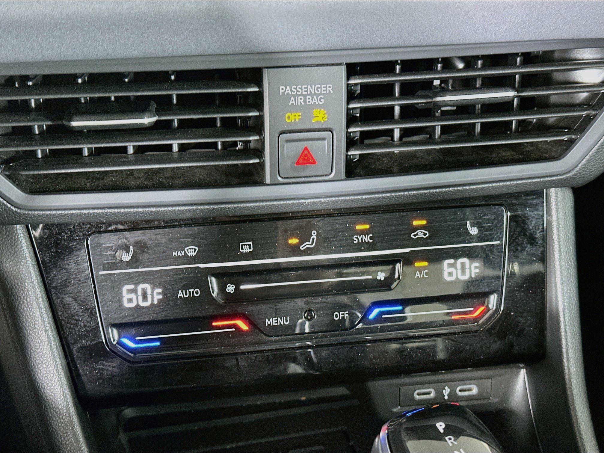 Used 2025 Volkswagen Jetta SE FWD image 23
