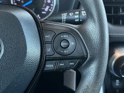 Used 2019 Toyota RAV4 LE AWD/4WD image 26
