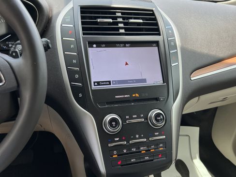 Used 2018 Lincoln MKC Select w/ Select Plus Package FWD image 16