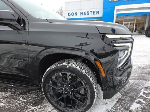 Used 2025 Chevrolet Suburban RST image 32