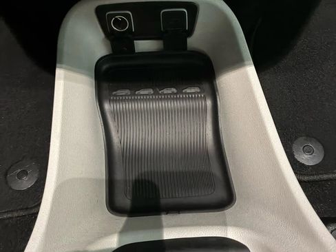 Used 2017 Chrysler Pacifica Touring-L w/ Tire & Wheel Group image 23