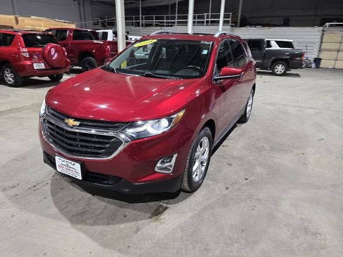Used 2018 Chevrolet Equinox LT w/ Sun & Infotainment Package image 2