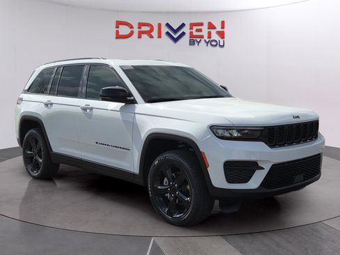 New 2025 Jeep Grand Cherokee Altitude image 7