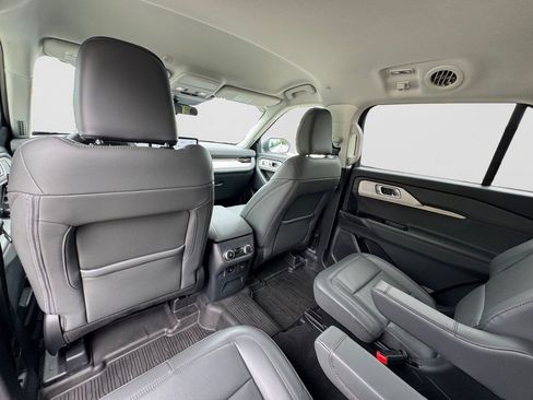 Used 2025 Ford Explorer Active w/ Active Comfort Package AWD/4WD image 14
