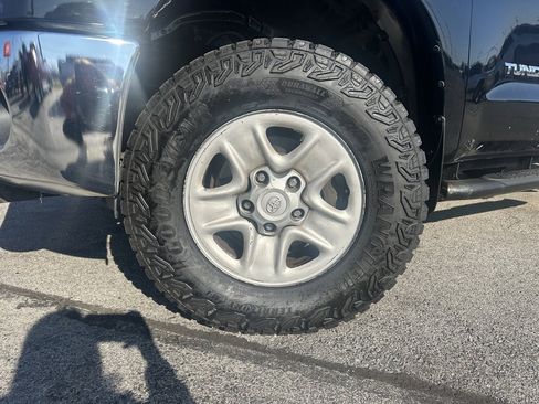 Used 2012 Toyota Tundra 4x4 Double Cab image 38