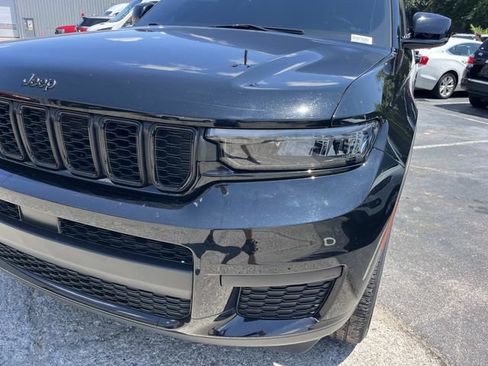 Used 2023 Jeep Grand Cherokee L Laredo AWD/4WD image 11