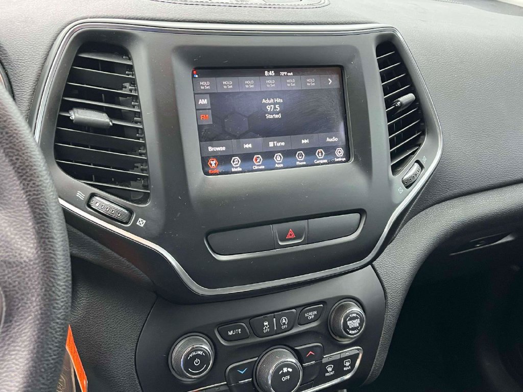 Used 2019 Jeep Cherokee Latitude w/ Popular Appearance Group FWD image 20
