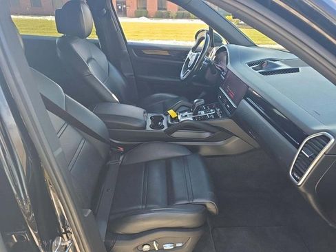 Used 2020 Porsche Cayenne image 5