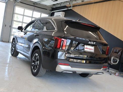 New 2025 Kia Sorento S w/ Panoramic Sunroof Package FWD image 2
