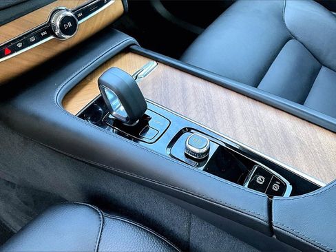 Certified 2023 Volvo XC90 B6 Plus w/ Protection Package Premier image 18