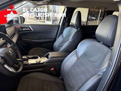 Used 2025 Mitsubishi Outlander SE FWD image 11
