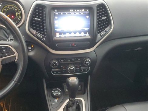 Used 2018 Jeep Cherokee High Altitude w/ Luxury Group image 15