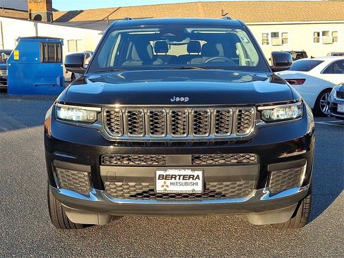 Used 2023 Jeep Grand Cherokee L Laredo image 2