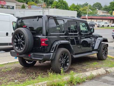 Used 2024 Jeep Wrangler Unlimited Sahara w/ Technology Group AWD/4WD image 6