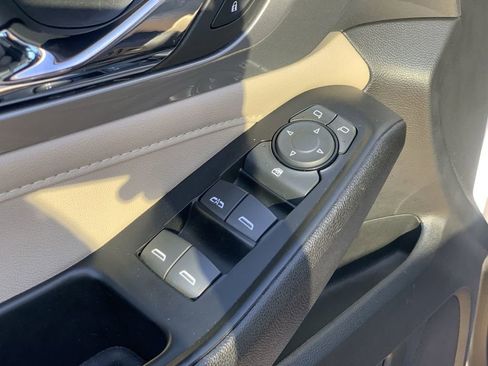 Certified 2023 Chevrolet Traverse LT FWD image 21