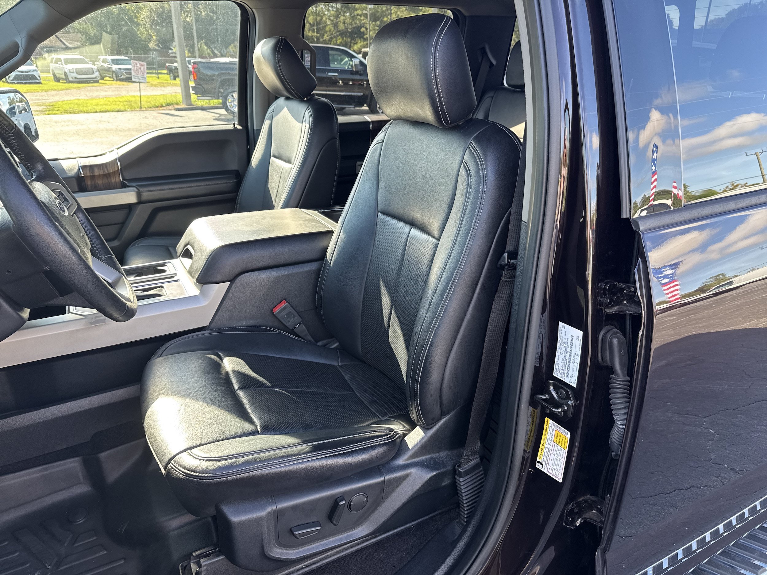 Used 2019 Ford F150 Lariat w/ Equipment Group 502A Luxury AWD/4WD image 26