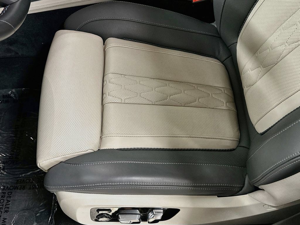 Used 2026 BMW X7 M60i AWD/4WD image 21