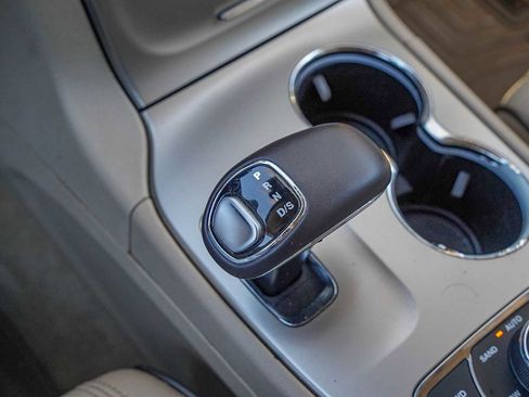 Used 2015 Jeep Grand Cherokee Overland image 21