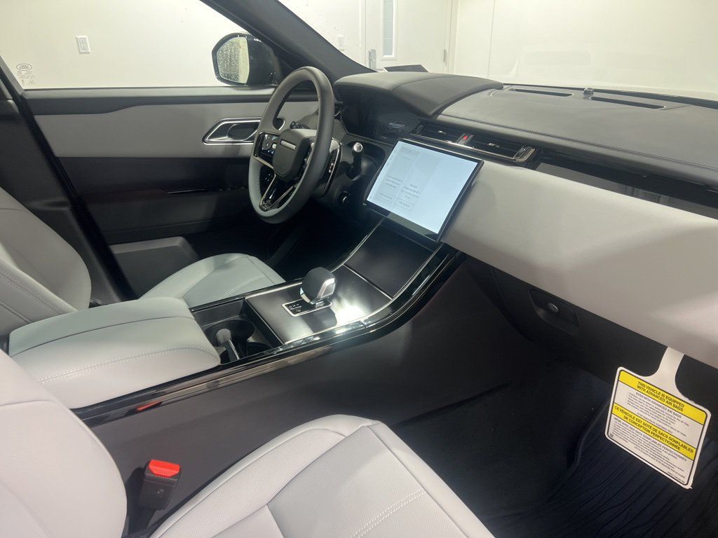 Certified 2026 Land Rover Range Rover Velar Dynamic SE AWD/4WD image 24
