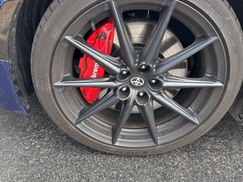 Used 2025 Toyota GR86 Premium w/ Performance Package image 5