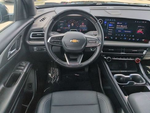 Used 2025 Chevrolet Traverse LT w/ Enhanced Driving Package FWD image 16
