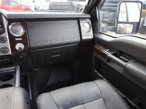 Used 2016 Ford F250 Platinum w/ FX4 Off-Road Package AWD/4WD image 19