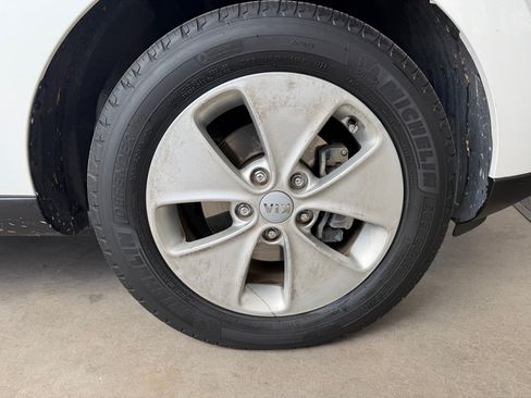 Used 2016 Kia Soul FWD image 52