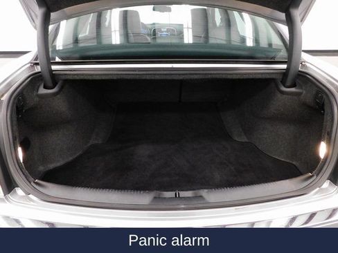 Used 2018 Chrysler 300 Limited image 18