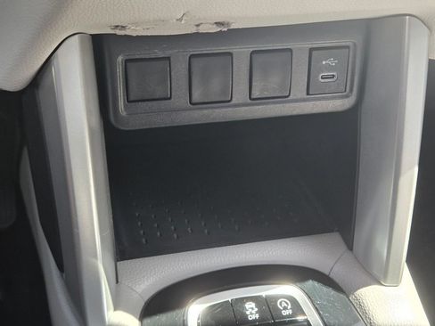 Used 2024 Toyota Corolla Cross L FWD image 27
