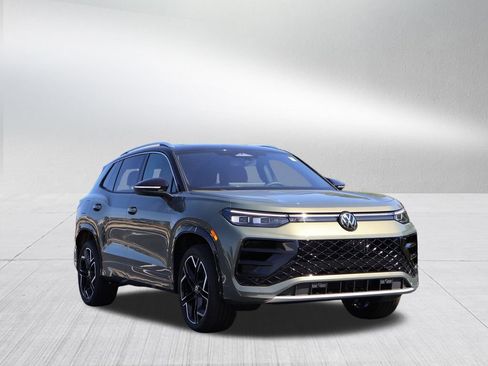 New 2026 Volkswagen Tiguan SEL R-Line AWD/4WD image 3