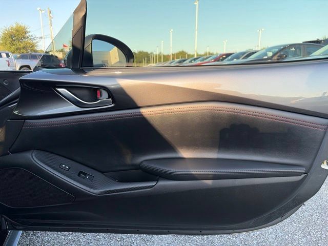 Used 2018 MAZDA MX-5 Miata Club w/ Brembo/BBS Recaro Package RWD image 14
