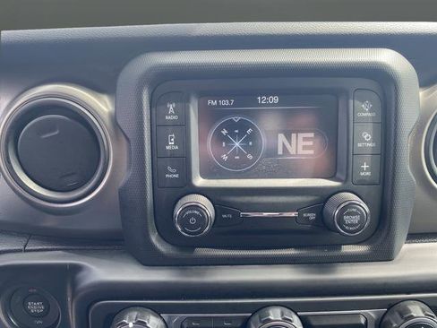 Used 2018 Jeep Wrangler Unlimited Sport AWD/4WD image 14
