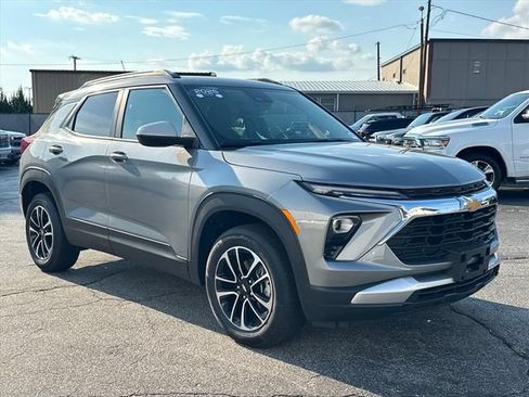 Used 2025 Chevrolet TrailBlazer LT AWD/4WD image 2