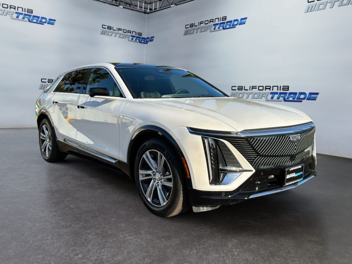 Used 2024 Cadillac Lyriq Tech RWD image 3