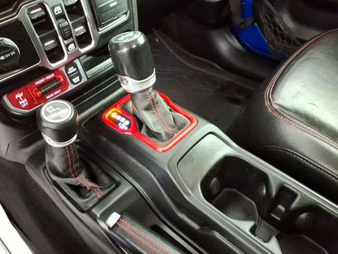 Used 2021 Jeep Wrangler Unlimited Rubicon AWD/4WD image 21
