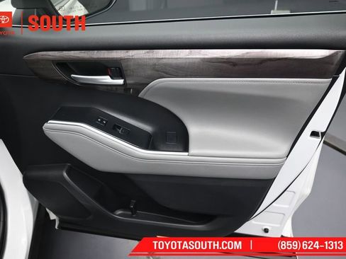 Used 2023 Toyota Highlander Limited w/ Protection Package #3 (TMS) AWD/4WD image 39
