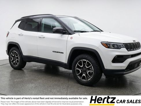 Used 2025 Jeep Compass Trailhawk image 1