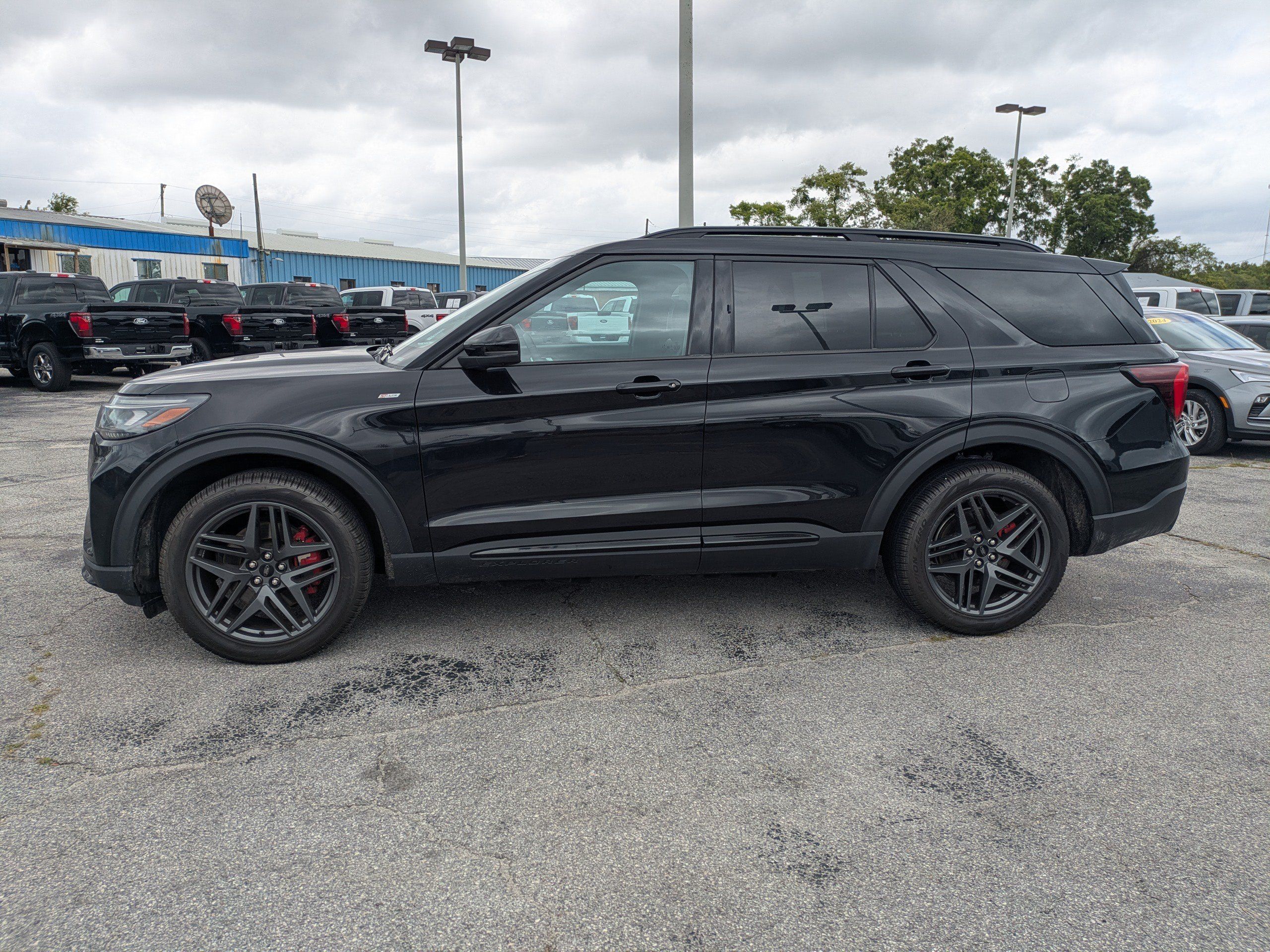 Used 2025 Ford Explorer ST-Line w/ Premium Package AWD/4WD image 7