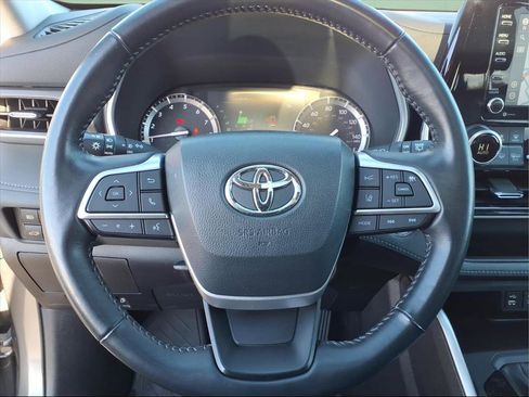 Used 2022 Toyota Highlander XLE image 16