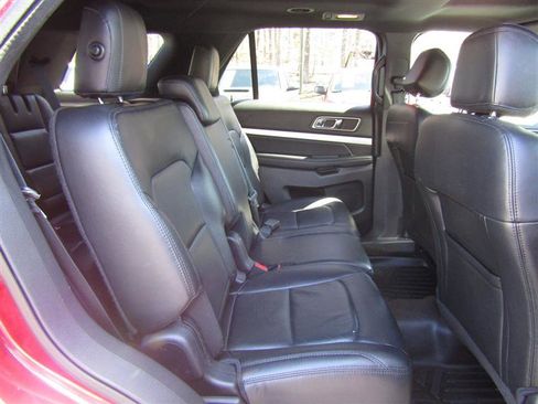 Used 2017 Ford Explorer XLT w/ Equipment Group 202A image 43