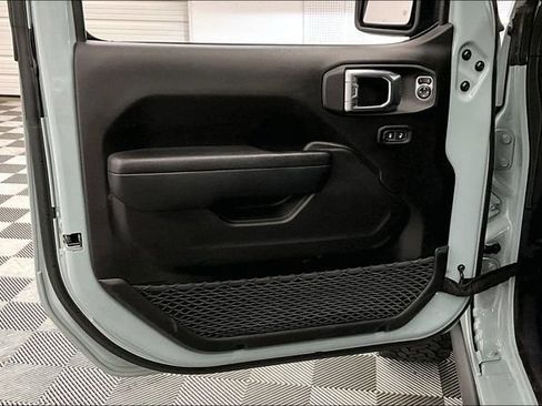 Used 2024 Jeep Wrangler Unlimited Rubicon w/ Dual Top Group AWD/4WD image 19